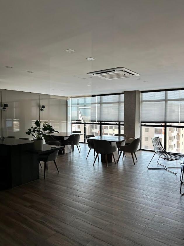 Apartment Time Mar *
